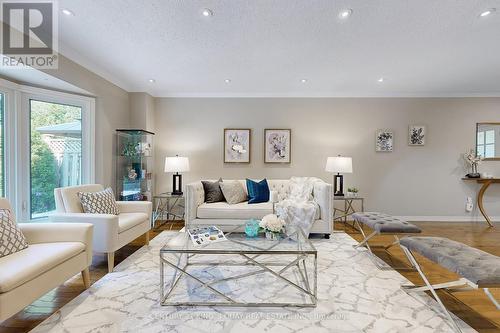 26 Woodman'S Chart, Markham (Unionville), ON - Indoor Photo Showing Living Room