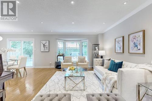 26 Woodman'S Chart, Markham (Unionville), ON - Indoor Photo Showing Living Room