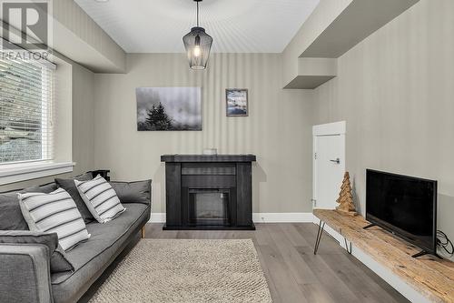 12850 Stillwater Court Unit# 67, Lake Country, BC - Indoor Photo Showing Living Room With Fireplace