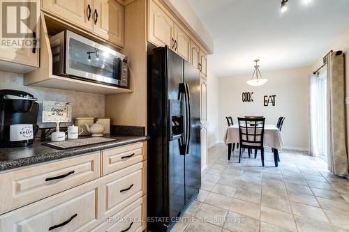 16 Suncrest Court, Cambridge, ON - Indoor Photo Showing Kitchen