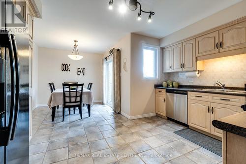 16 Suncrest Court, Cambridge, ON - Indoor Photo Showing Kitchen