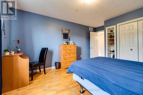 16 Suncrest Court, Cambridge, ON - Indoor Photo Showing Bedroom