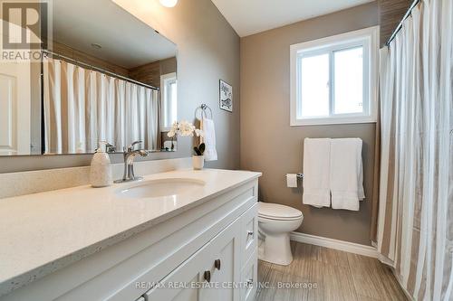 16 Suncrest Court, Cambridge, ON - Indoor Photo Showing Bathroom