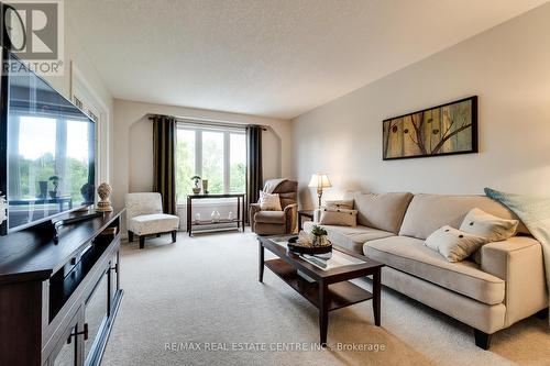 16 Suncrest Court, Cambridge, ON - Indoor Photo Showing Living Room