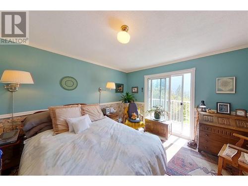 5404 Sunnybrae Canoe Pt Road Unit# 1, Tappen, BC - Indoor Photo Showing Bedroom