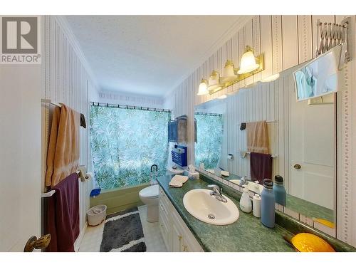 5404 Sunnybrae Canoe Pt Road Unit# 1, Tappen, BC - Indoor Photo Showing Bathroom