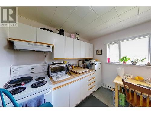 5404 Sunnybrae Canoe Pt Road Unit# 1, Tappen, BC - Indoor Photo Showing Kitchen