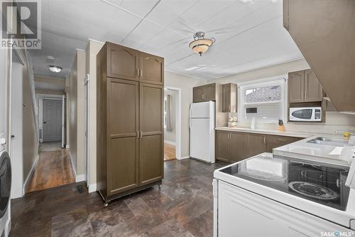 89 27Th Street E, Prince Albert, SK - Indoor Photo Showing Kitchen