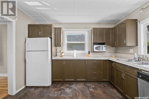 89 27Th Street E, Prince Albert, SK - Indoor Photo Showing Kitchen With Double Sink