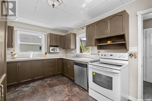 89 27Th Street E, Prince Albert, SK - Indoor Photo Showing Kitchen