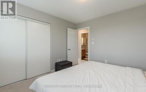 207 Schreyer Crescent, Milton (Harrison), ON - Indoor Photo Showing Bedroom