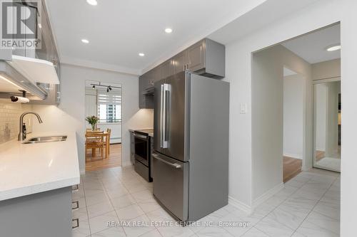 903 - 155 Marlee Avenue, Toronto (Briar Hill-Belgravia), ON - Indoor Photo Showing Kitchen