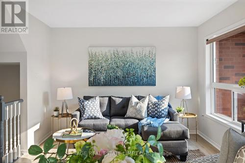 48 Henderson Crescent, New Tecumseth, ON - Indoor Photo Showing Living Room