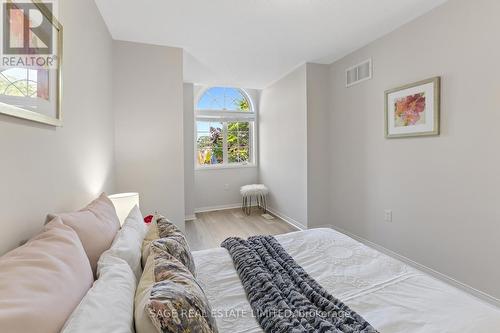 48 Henderson Crescent, New Tecumseth, ON - Indoor Photo Showing Bedroom