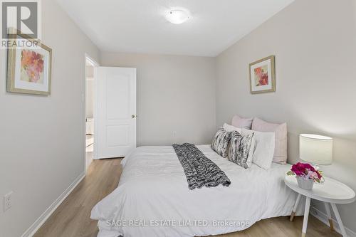 48 Henderson Crescent, New Tecumseth, ON - Indoor Photo Showing Bedroom