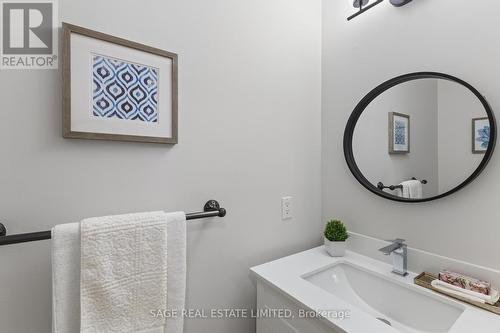 48 Henderson Crescent, New Tecumseth, ON - Indoor Photo Showing Bathroom