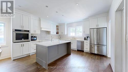 14635 Woodbine Avenue, Whitchurch-Stouffville (Stouffville), ON - Indoor Photo Showing Kitchen With Upgraded Kitchen