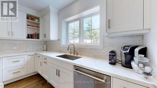 14635 Woodbine Avenue, Whitchurch-Stouffville (Stouffville), ON - Indoor Photo Showing Kitchen