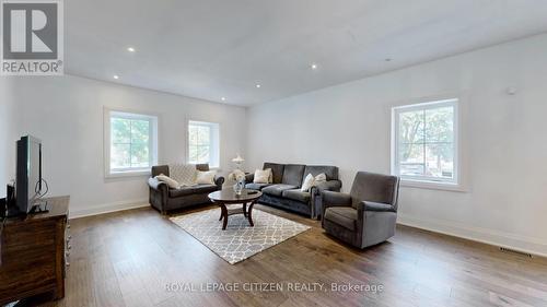 14635 Woodbine Avenue, Whitchurch-Stouffville (Stouffville), ON - Indoor Photo Showing Living Room