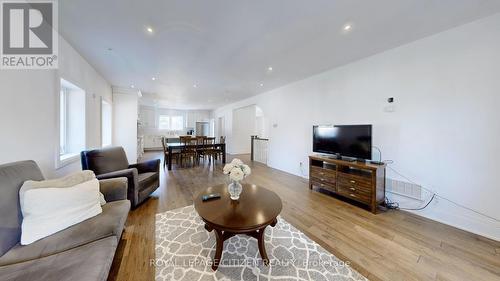 14635 Woodbine Avenue, Whitchurch-Stouffville (Stouffville), ON - Indoor Photo Showing Living Room