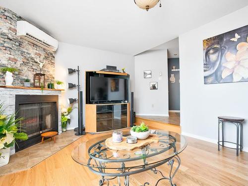 Salon - 2-9451 Rue Clément, Montréal (Lasalle), QC - Indoor Photo Showing Living Room With Fireplace