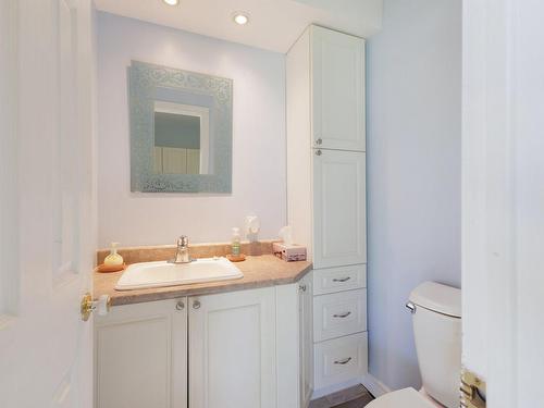 Powder room - 59 Rue Maryvale, Beaconsfield, QC - Indoor Photo Showing Bathroom