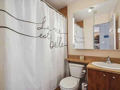 Bathroom - 3-2333 Rue Aubry, Montréal (Mercier/Hochelaga-Maisonneuve), QC - Indoor Photo Showing Bathroom