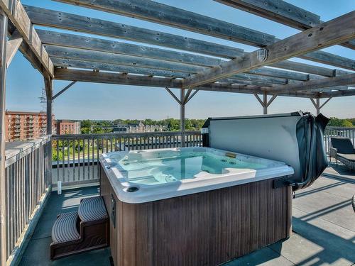 Hot tub - 301-119 Rue Turgeon, Sainte-Thérèse, QC - Outdoor