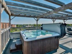 Hot tub - 