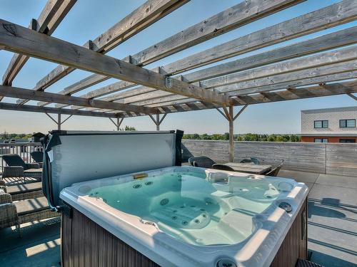 Hot tub - 301-119 Rue Turgeon, Sainte-Thérèse, QC - Outdoor