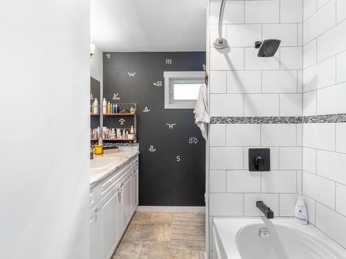 2275 Chapman Street, Merritt, BC - Indoor Photo Showing Bathroom