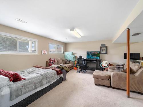 2275 Chapman Street, Merritt, BC - Indoor Photo Showing Bedroom