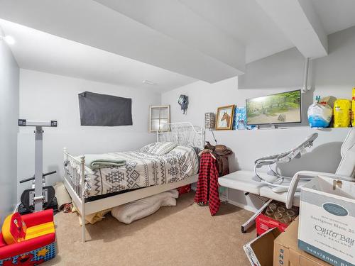 2275 Chapman Street, Merritt, BC - Indoor Photo Showing Bedroom