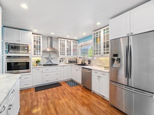 2275 Chapman Street, Merritt, BC - Indoor Photo Showing Kitchen With Upgraded Kitchen