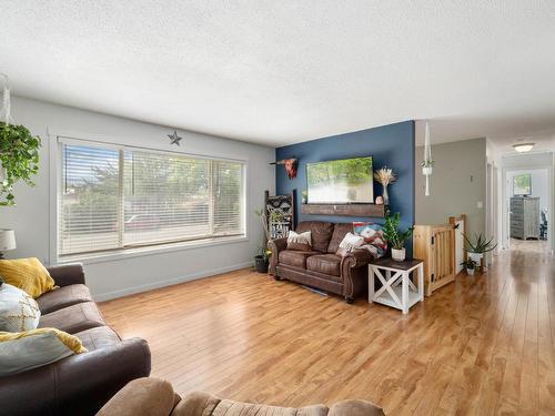 2275 Chapman Street, Merritt, BC - Indoor Photo Showing Living Room