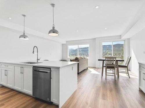 126 River Gate Drive, Kamloops, BC - Indoor Photo Showing Kitchen With Upgraded Kitchen