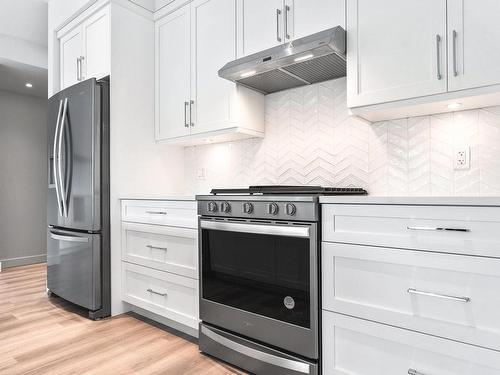 127 River Gate Drive, Kamloops, BC - Indoor Photo Showing Kitchen With Upgraded Kitchen