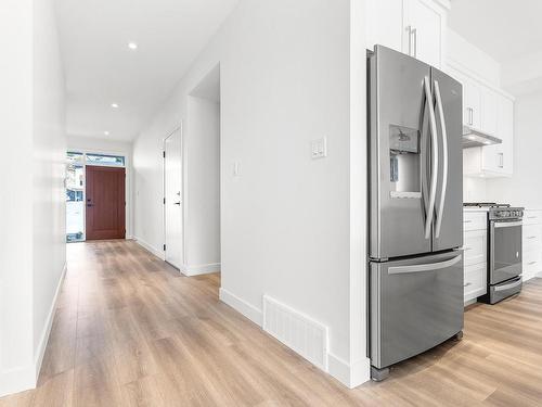 127 River Gate Drive, Kamloops, BC - Indoor Photo Showing Kitchen