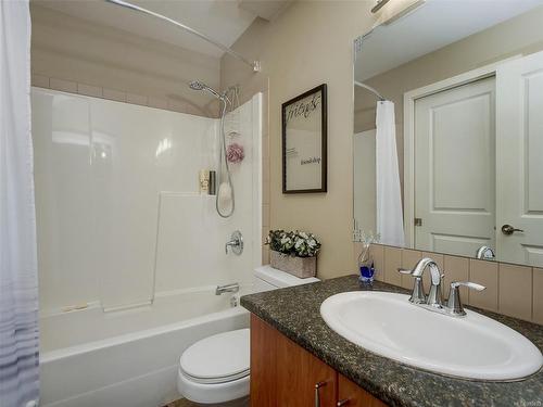 1-833 Princess Ave, Victoria, BC - Indoor Photo Showing Bathroom