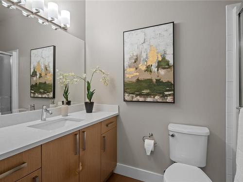 404-1900 Watkiss Way, View Royal, BC - Indoor Photo Showing Bathroom