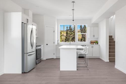 5-5661 Okanagan Landing Road, Vernon, BC - Indoor Photo Showing Kitchen