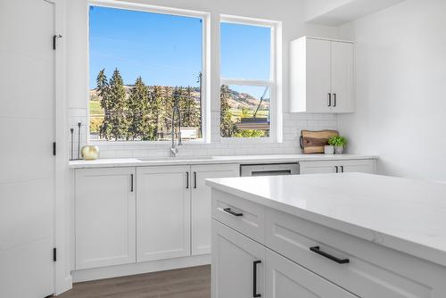 5-5661 Okanagan Landing Road, Vernon, BC - Indoor Photo Showing Kitchen