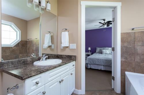 13-3273 Broadview Road, West Kelowna, BC - Indoor Photo Showing Bathroom