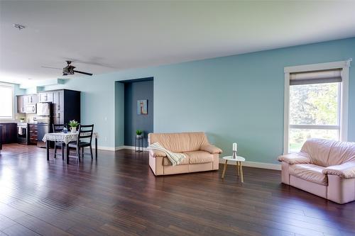 13-3273 Broadview Road, West Kelowna, BC - Indoor Photo Showing Living Room