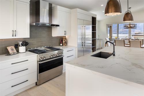 3605 Boxwood Road, Kelowna, BC - Indoor Photo Showing Kitchen With Upgraded Kitchen