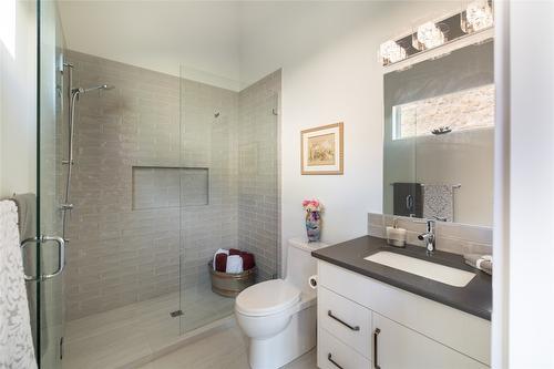 3605 Boxwood Road, Kelowna, BC - Indoor Photo Showing Bathroom