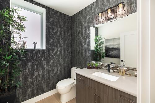 3605 Boxwood Road, Kelowna, BC - Indoor Photo Showing Bathroom