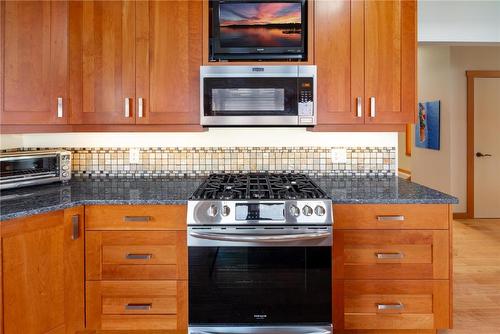 434 Viewcrest Road, Kelowna, BC - Indoor Photo Showing Kitchen