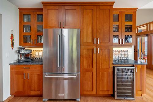 434 Viewcrest Road, Kelowna, BC - Indoor Photo Showing Kitchen