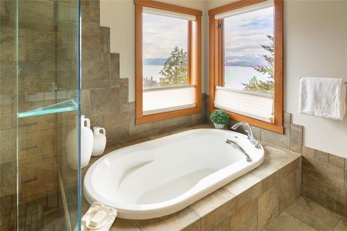 434 Viewcrest Road, Kelowna, BC - Indoor Photo Showing Bathroom